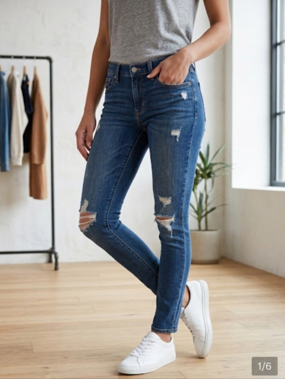LEVIS Women’s Skinny Distressed Dark Blue Jeans